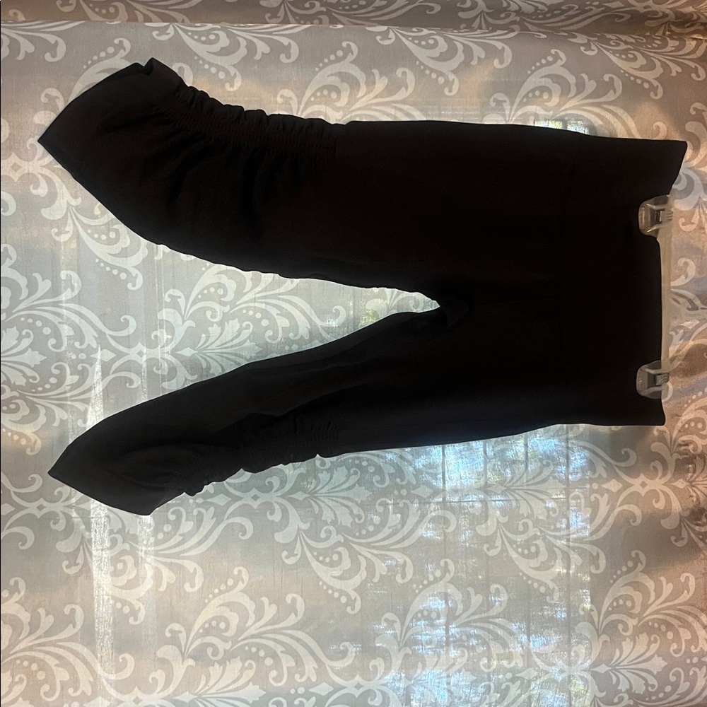 Lulu lemon capri workout. Size 2 never worn. Tag off.